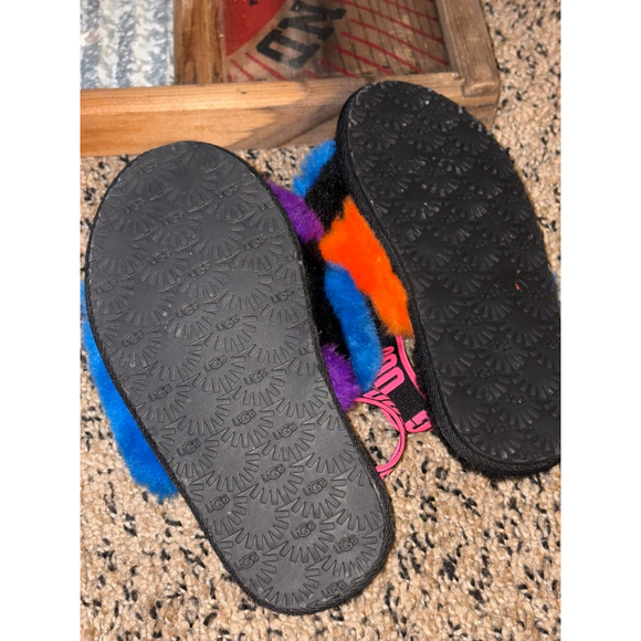 Girl's UGG Fluff Yeah Slippers Black Multi-Color - Picture 6 of 6